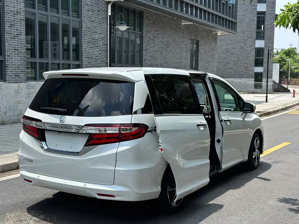 Honda Odyssey 2017 — фото 38