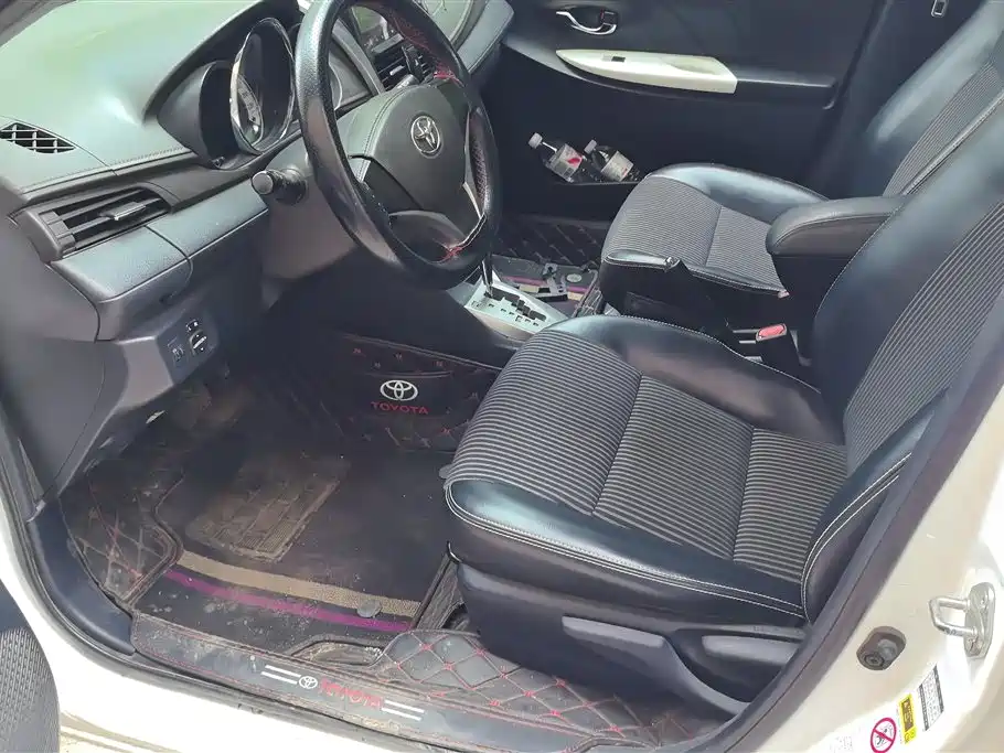 Toyota Yaris L 2015 — фото 7