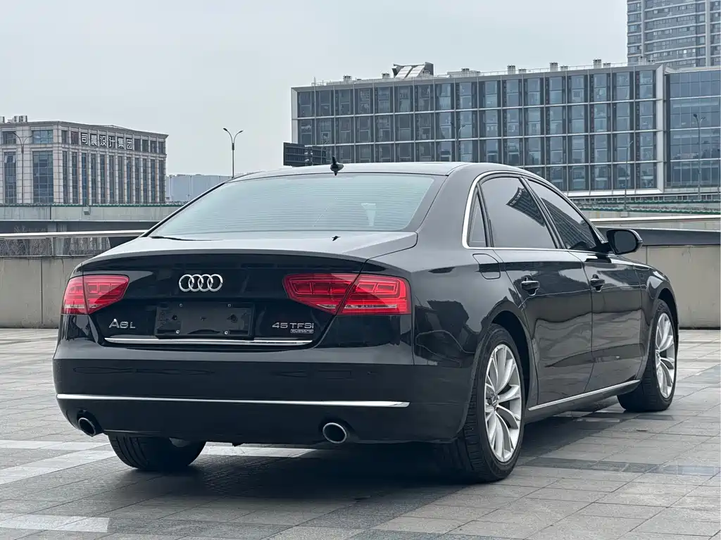 Audi A8 2014 — фото 6