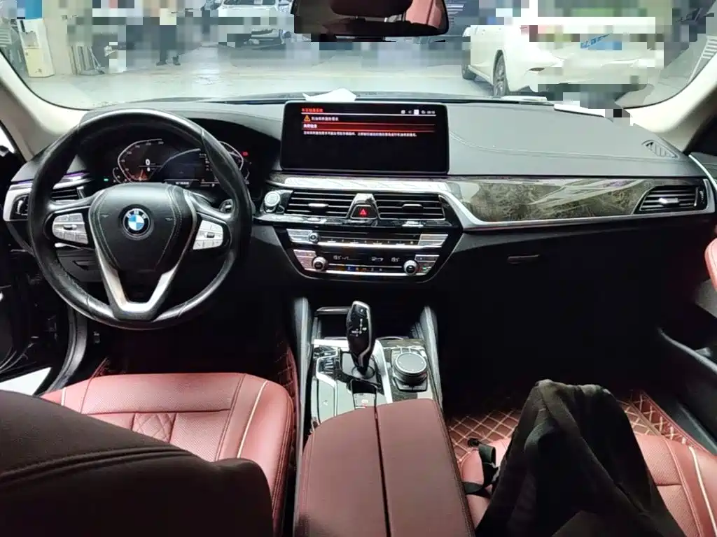BMW 5 Series 2021 — фото 10