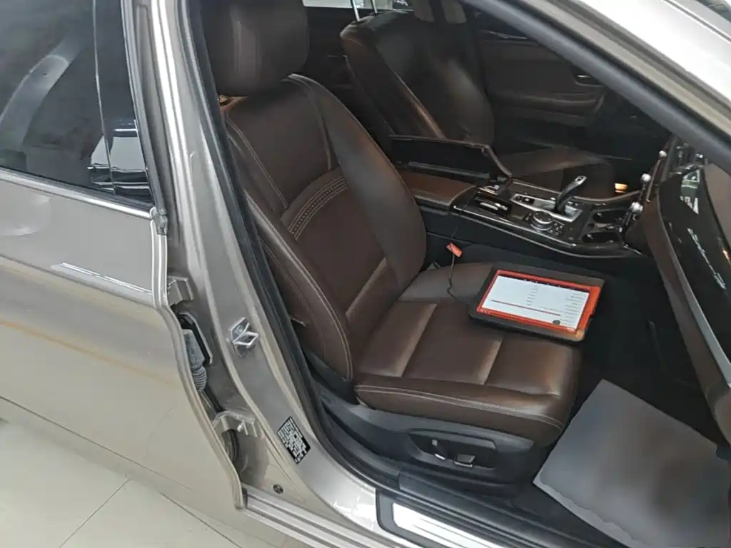 BMW 5 Series 2015 — фото 25