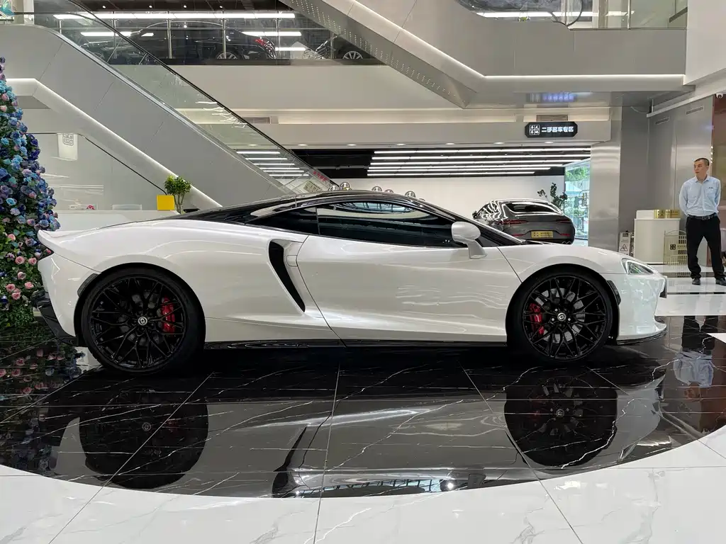 McLaren GT 2021 — фото 15