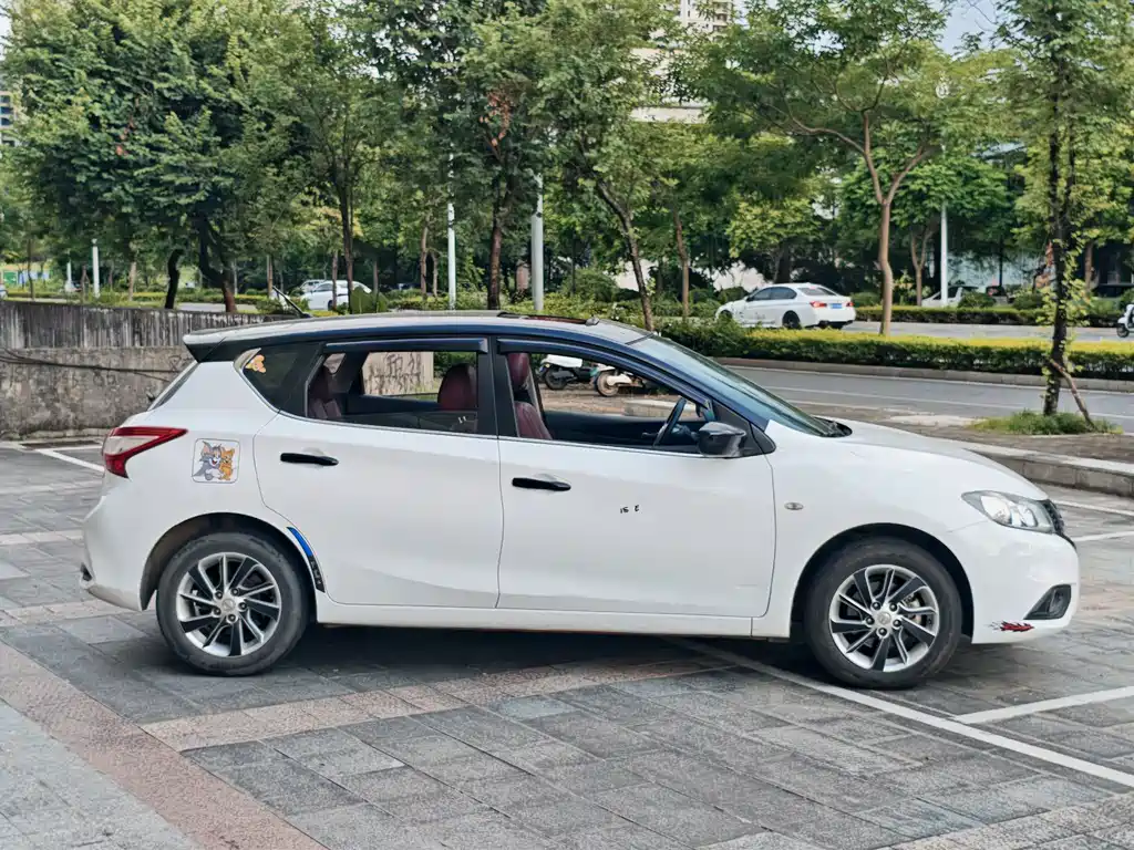 Nissan Tiida 2018 — фото 9