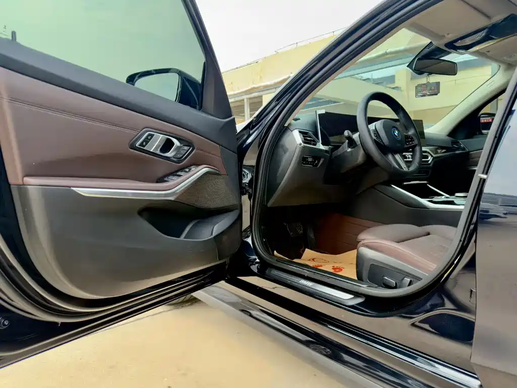 BMW i3 2024