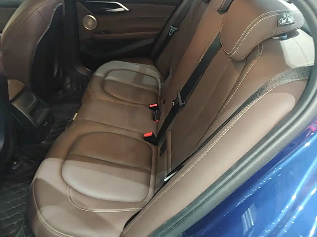 BMW 1 Series 2021 — фото 17