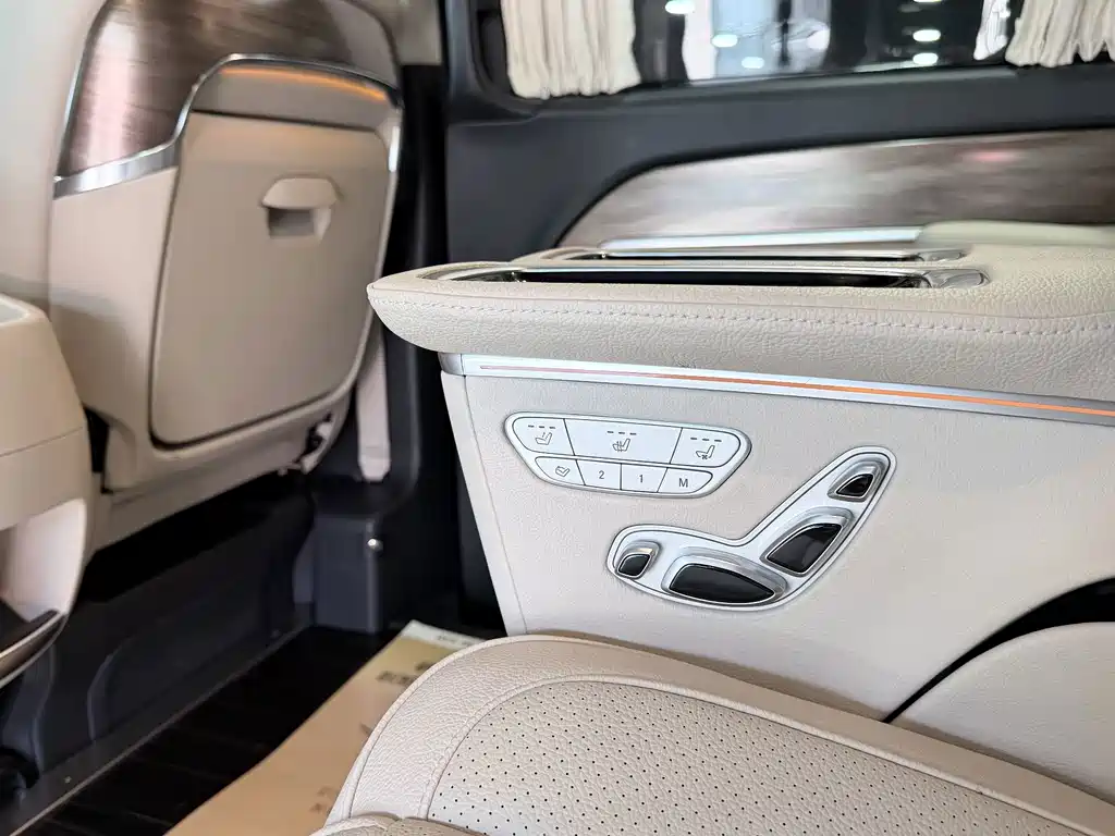Mercedes-Benz V-Class 2020 — фото 8