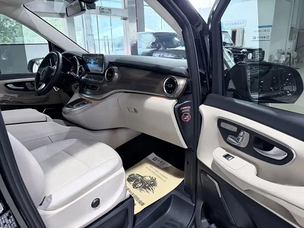 Mercedes-Benz V-Class 2020 — фото 13