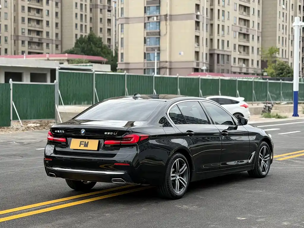 BMW 5 Series 2024 — фото 16