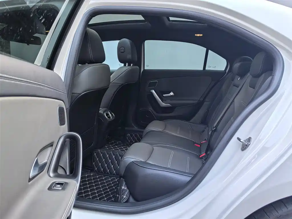Mercedes-Benz A-Class AMG 2022 — фото 17