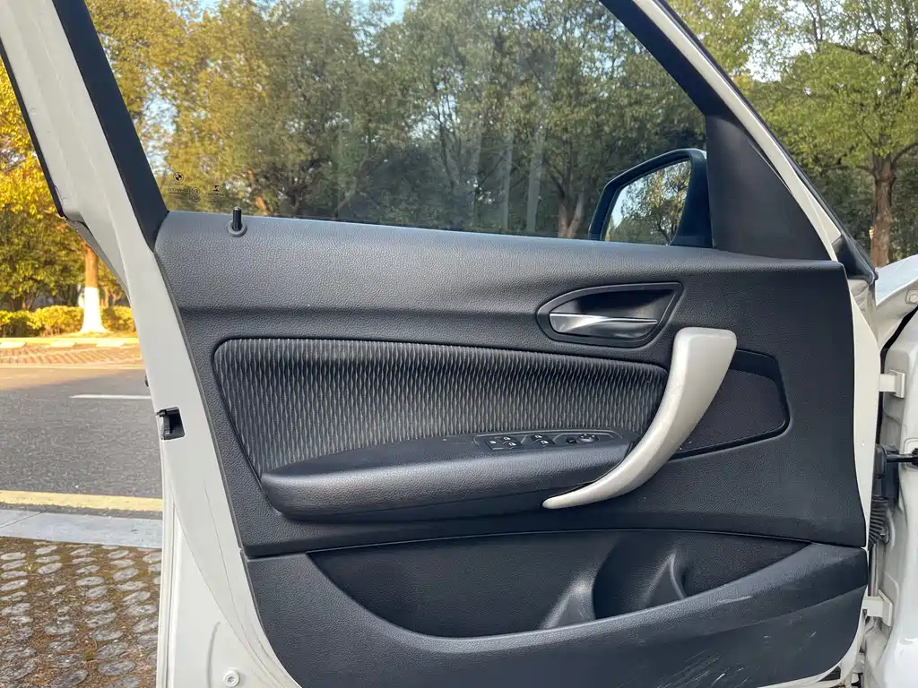 BMW 1 Series 2015 — фото 18
