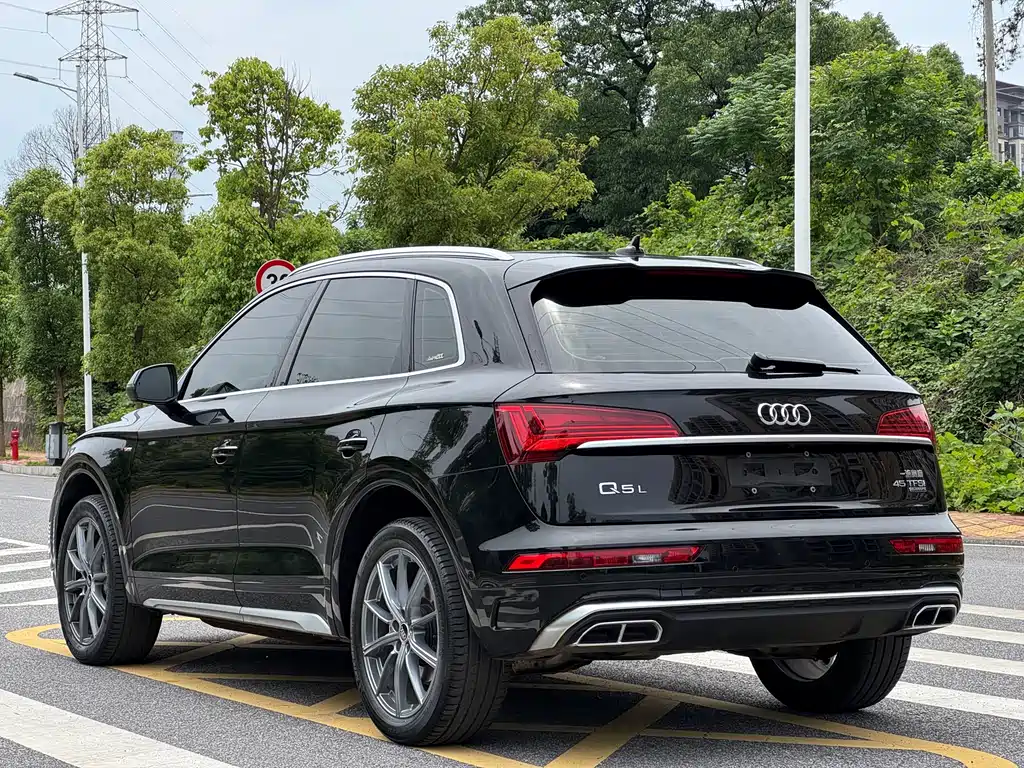 Audi Q5L 2023 — фото 4