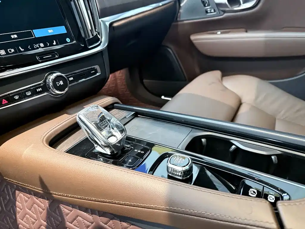 Volvo S90 2022 — фото 10