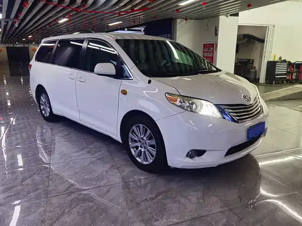 Toyota Sienna 2011