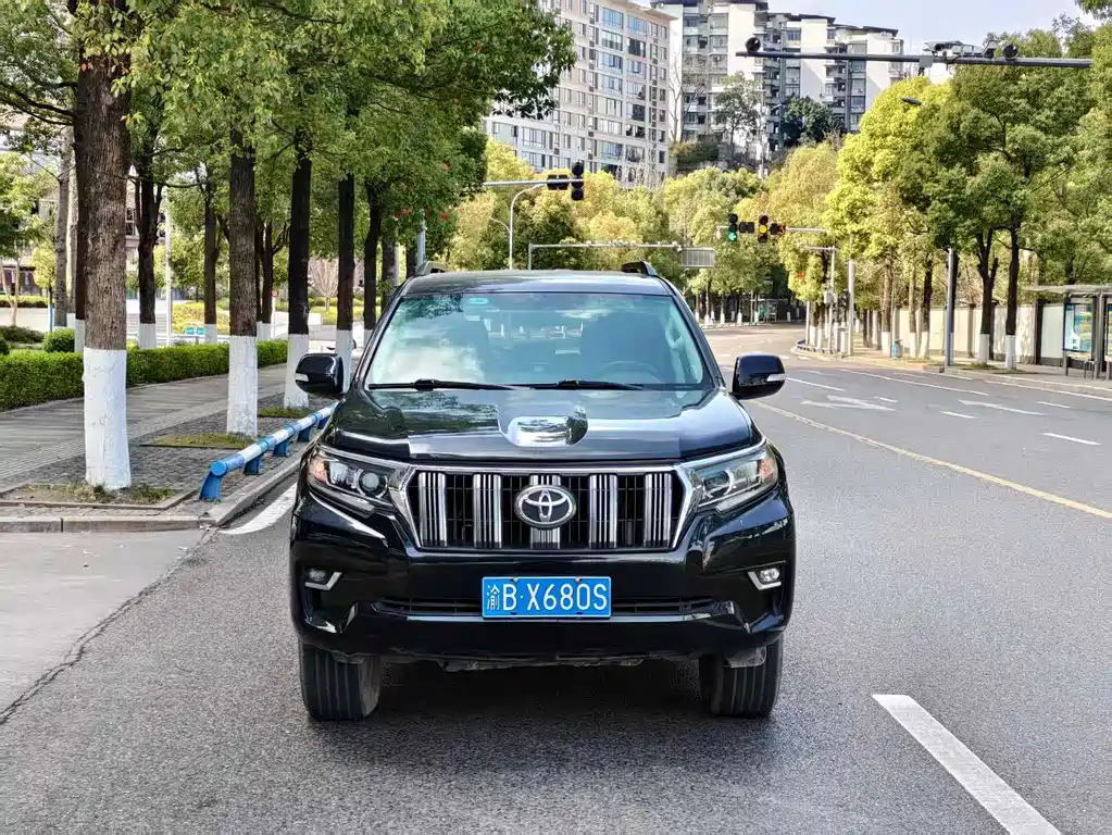 Toyota Prado 2013 — фото 2