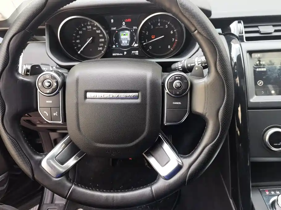 Land Rover Discovery 2018 — фото 12