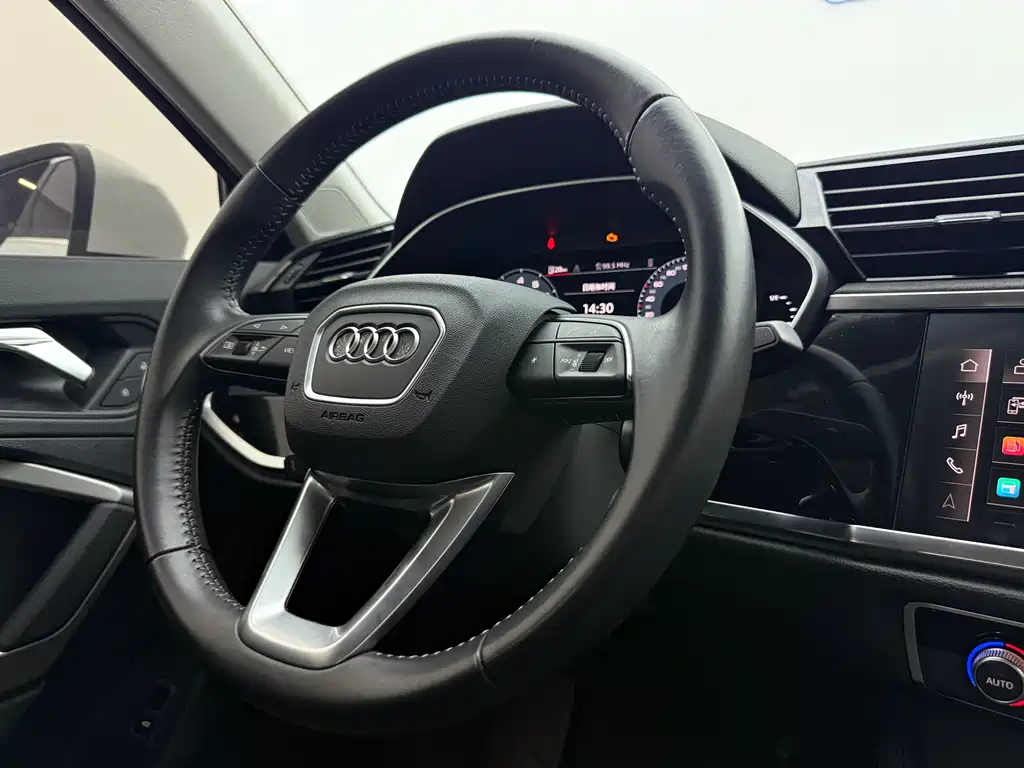 Audi Q3 2022 — фото 14