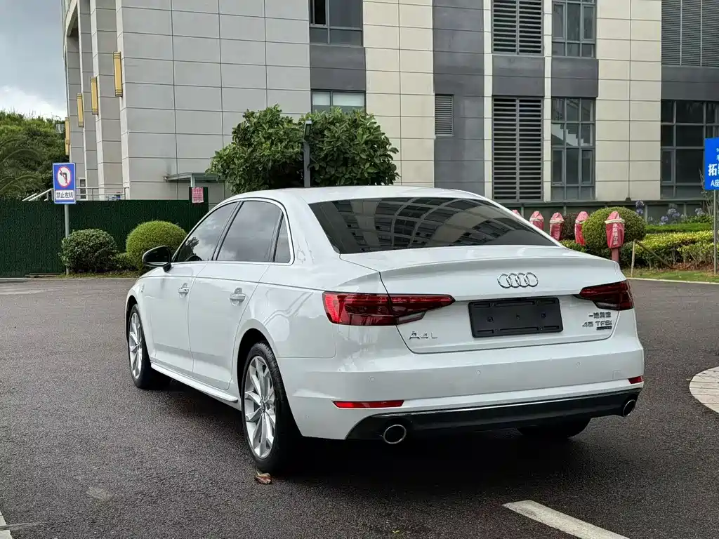 Audi A4L 2016