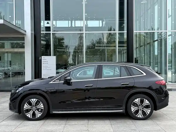 Mercedes-Benz EQE SUV 2025