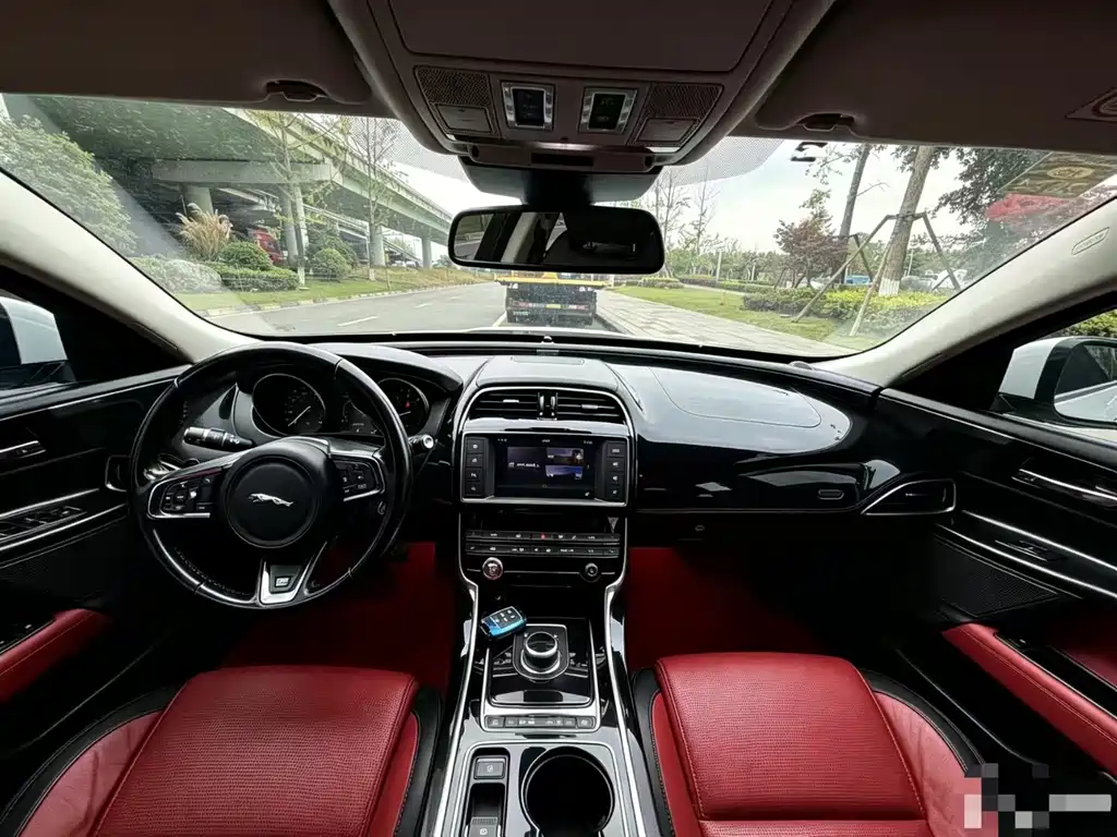 Jaguar XE 2016 — фото 5