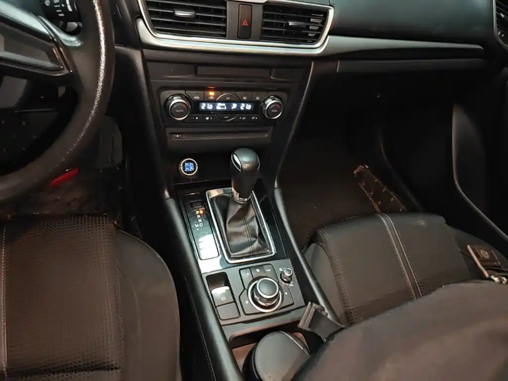 Mazda 3 Axela 2017 — фото 14
