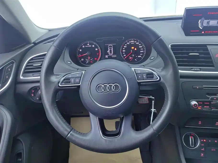 Audi Q3 2019 — фото 15