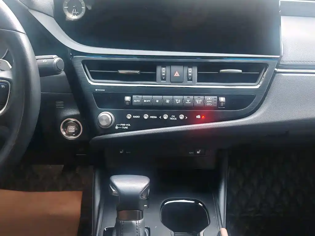 Lexus ES 2023 — фото 14