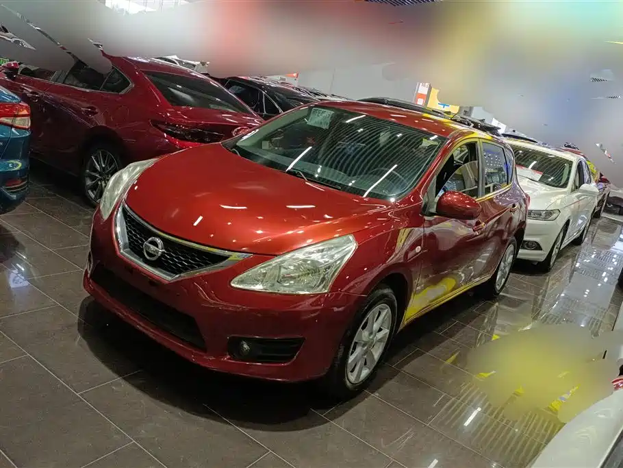 Nissan Tiida 2015