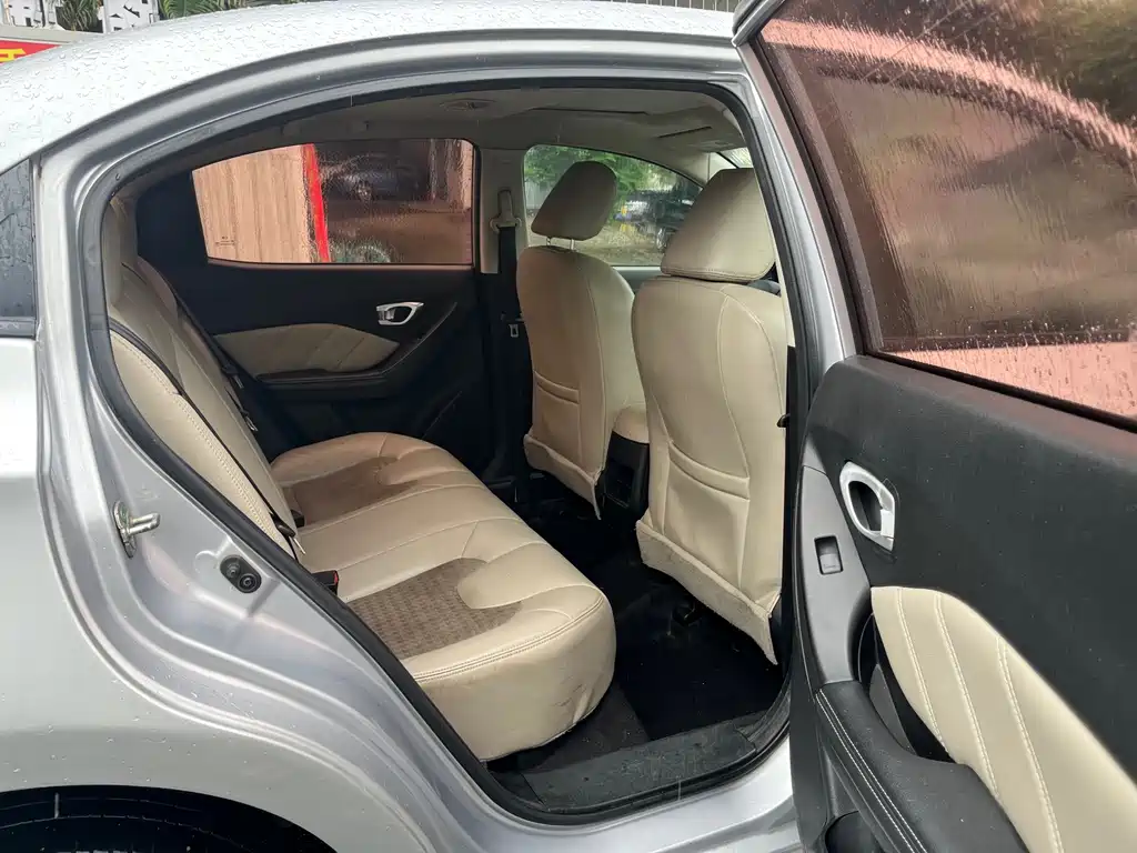 GAC Motor Trumpchi GA3S 2015 — фото 17