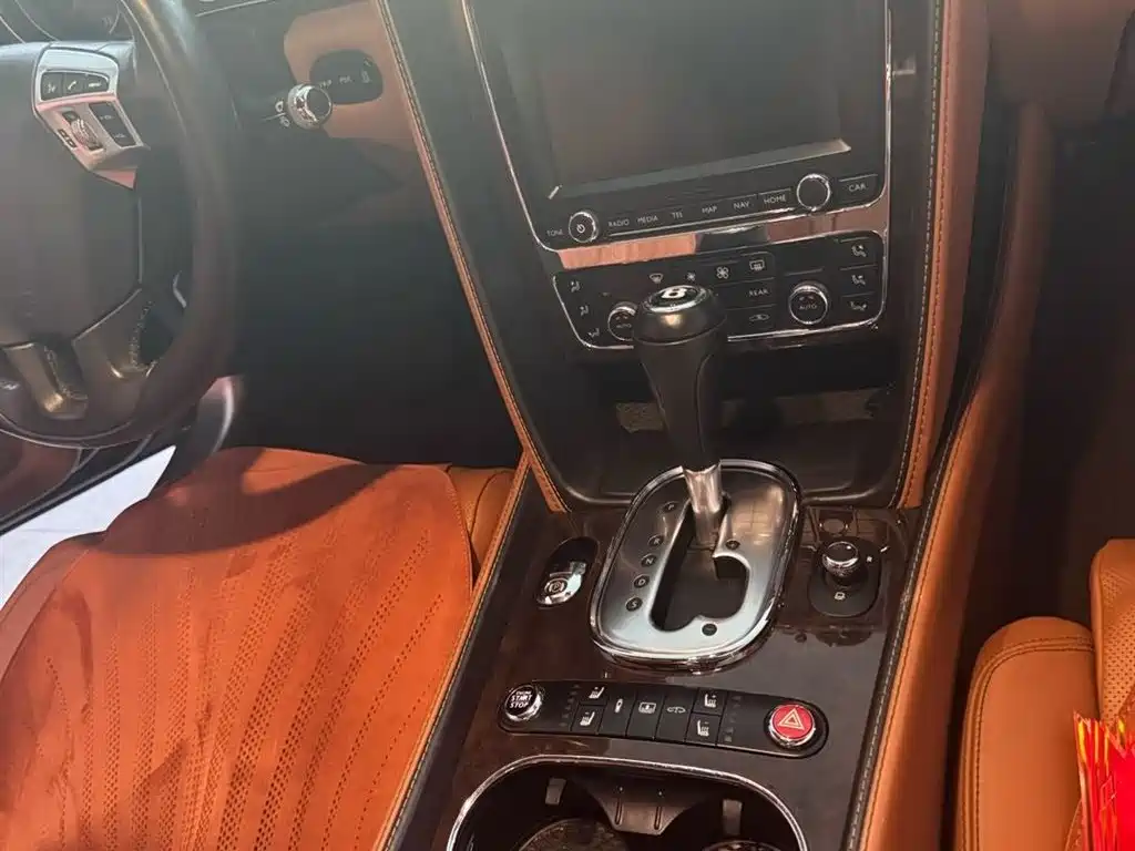 Bentley Flying Spur 2014 — фото 15