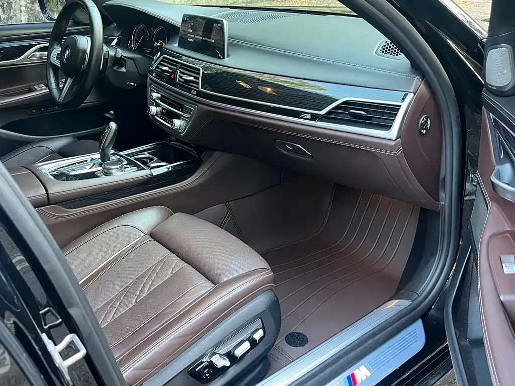 BMW 7 Series 2019 — фото 14