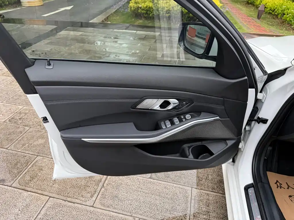 BMW 3 Series 2019 — фото 17