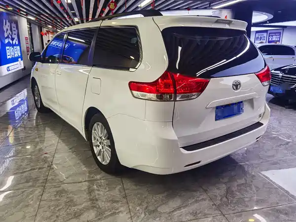 Toyota Sienna 2011