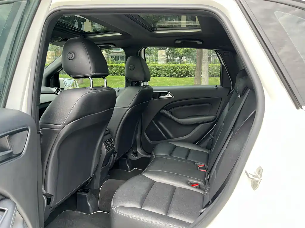 Mercedes-Benz B-Class 2016 — фото 11