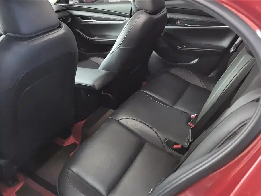 Mazda 3 Axela 2023 — фото 11