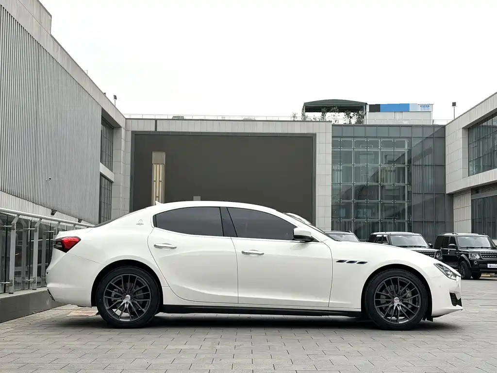 Maserati Ghibli 2021 — фото 9