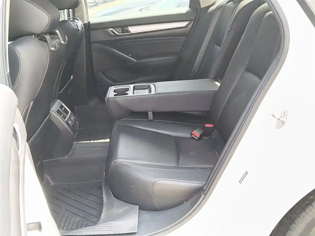 Honda Accord 2022 — фото 17