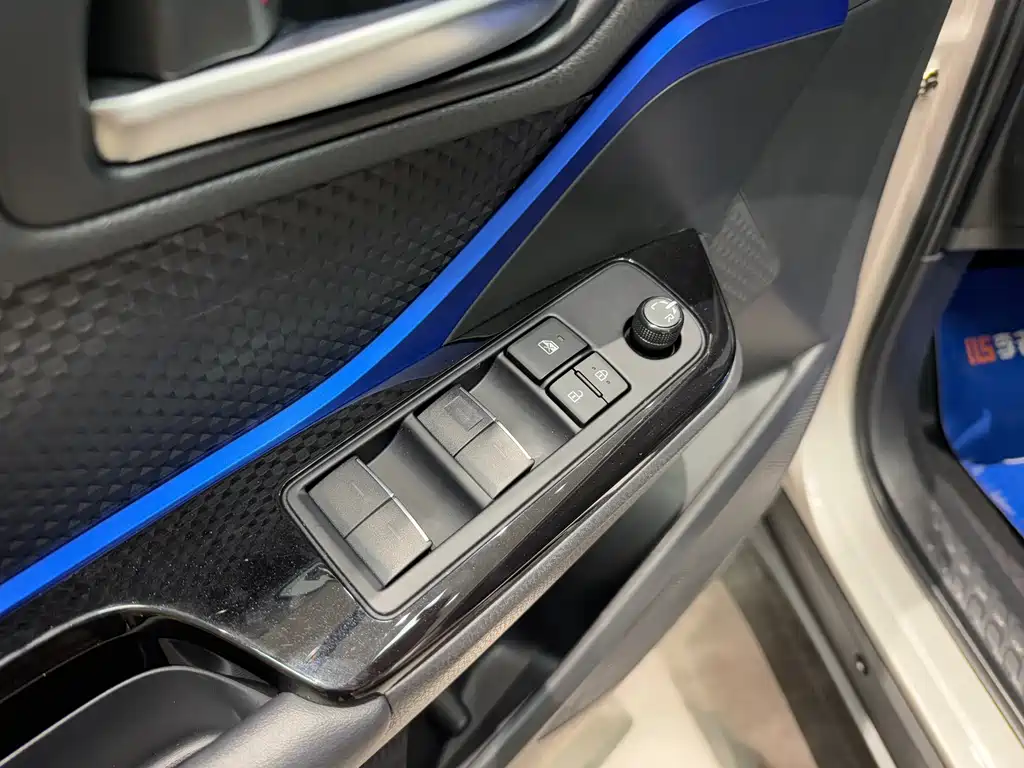 Toyota C-HR 2021 — фото 16