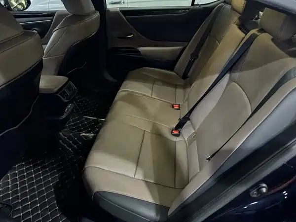 Lexus ES 2023
