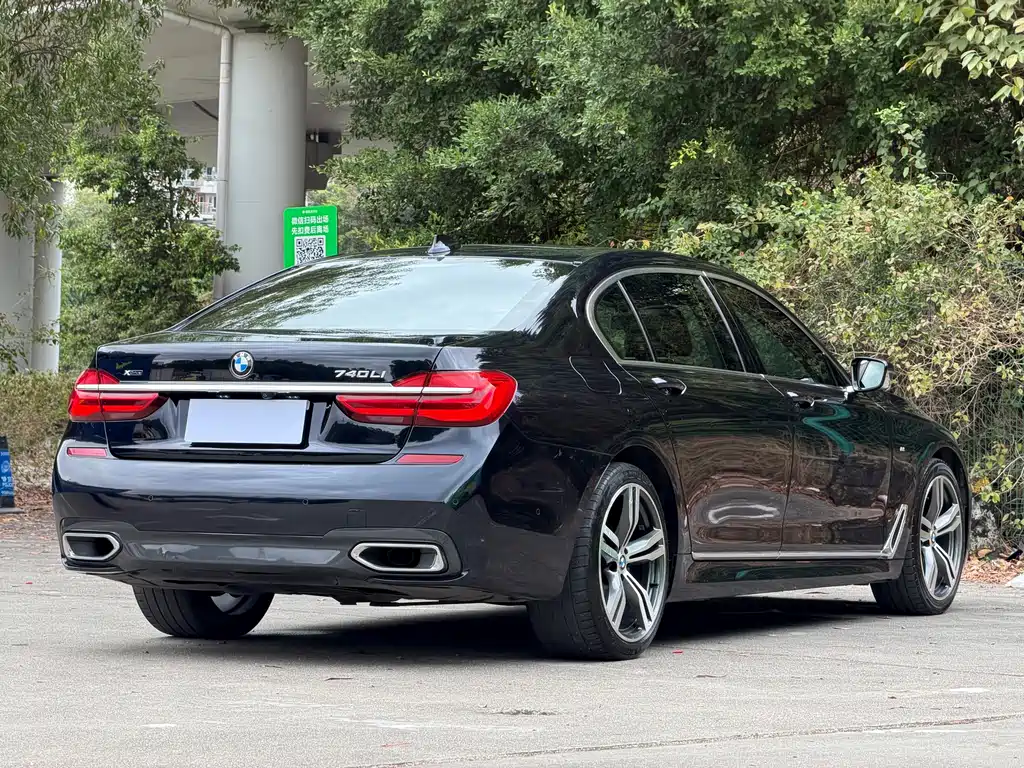 BMW 7 Series 2018 — фото 26