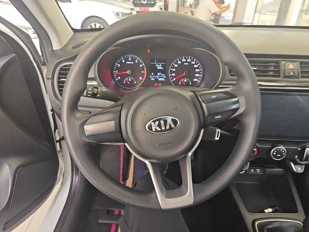 Kia K2 2018 — фото 11