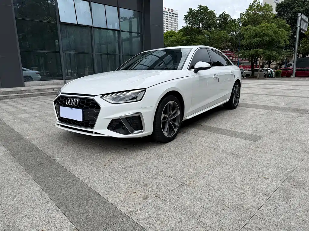 Audi A4L 2020 — фото 1