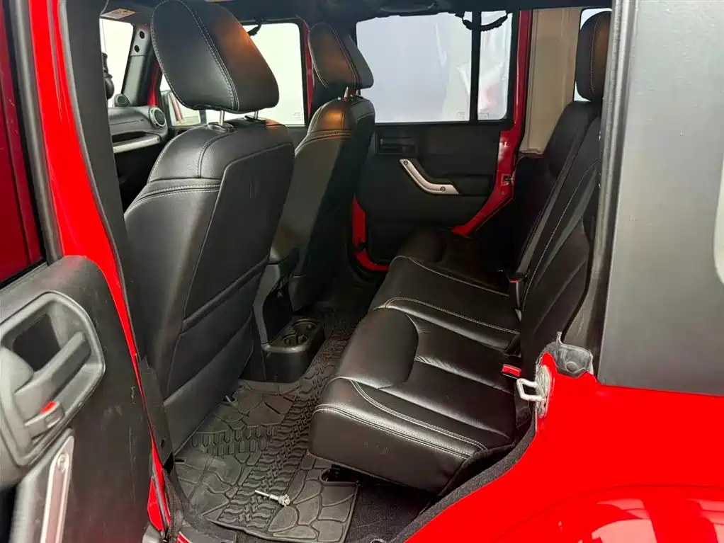 Jeep Wrangler 2014 — фото 11
