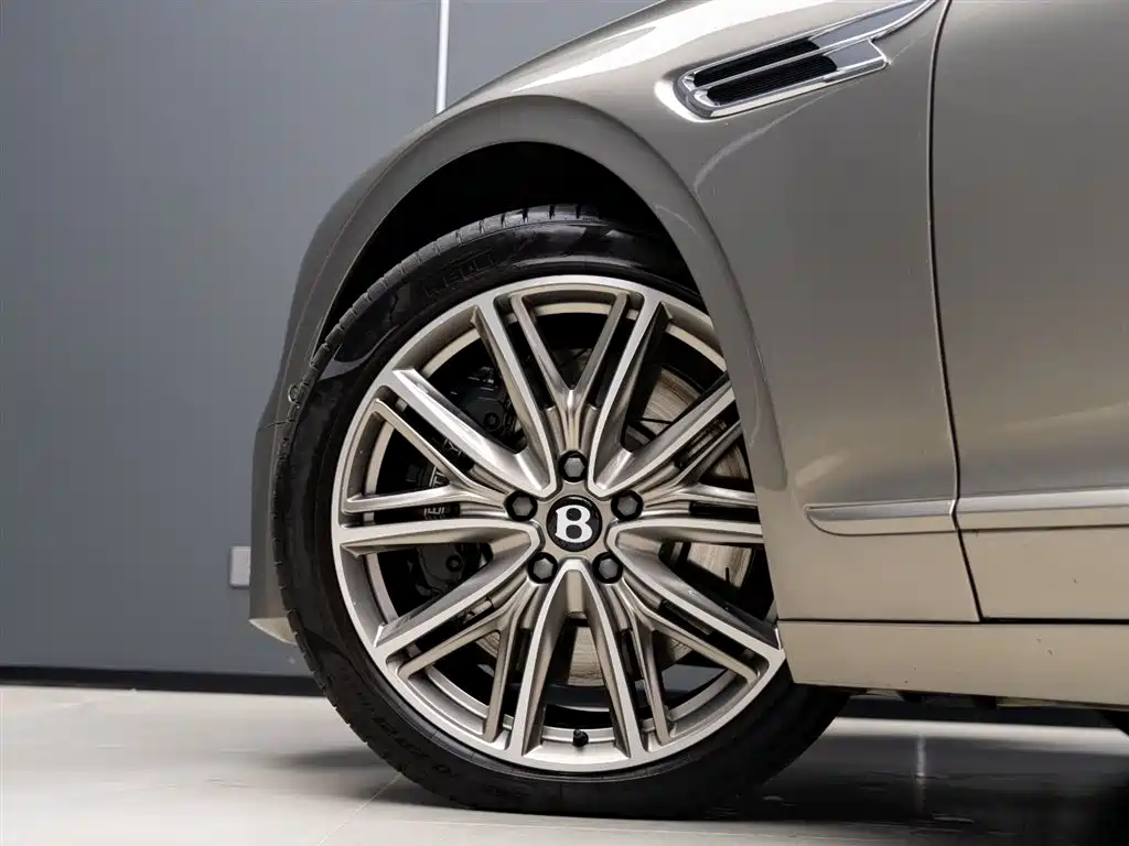Bentley Flying Spur PHEV 2023 — фото 6