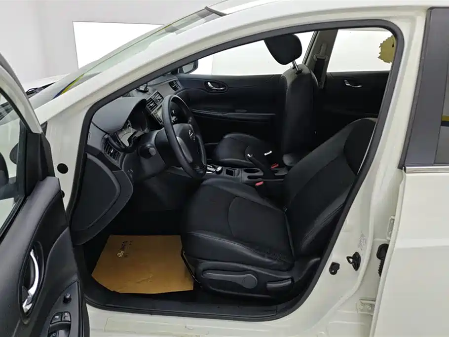 Nissan Tiida 2015 — фото 9