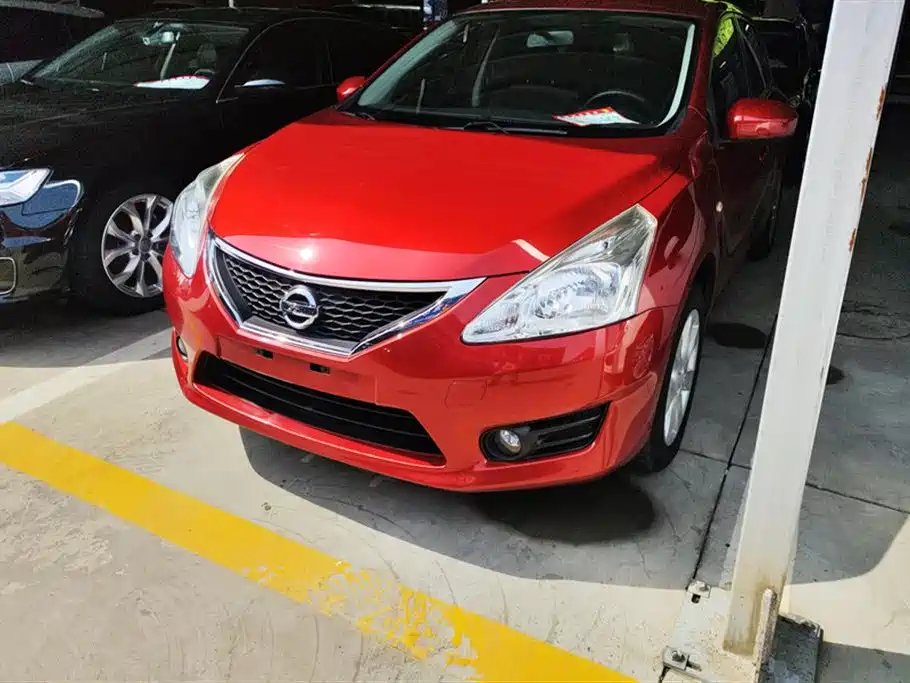 Nissan Tiida 2015 — фото 1