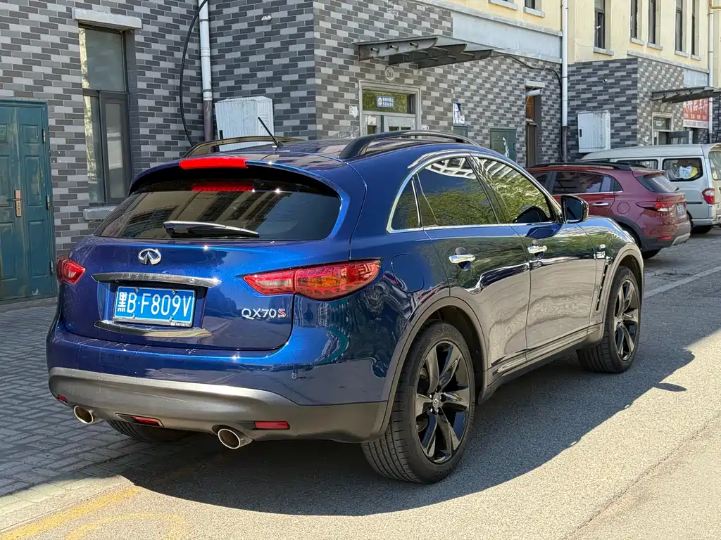 Infiniti QX70 2017 — фото 6