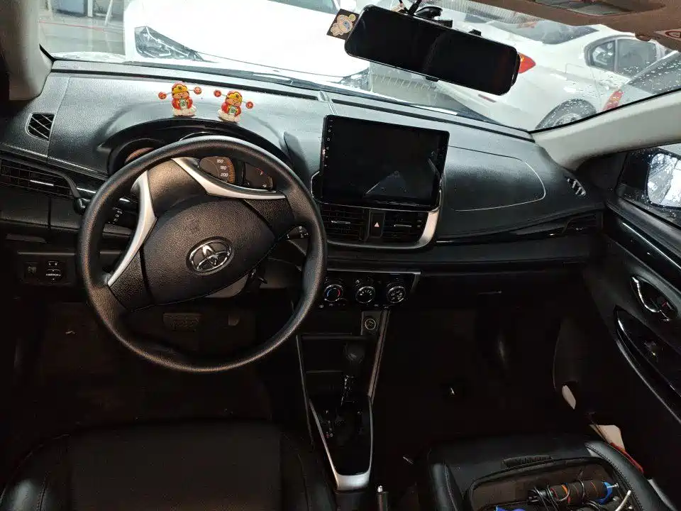 Toyota Yaris L 2022 — фото 9