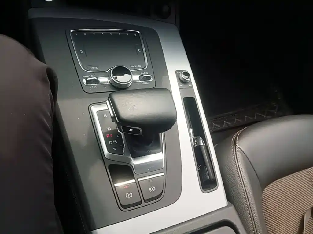 Audi Q5L 2019 — фото 14