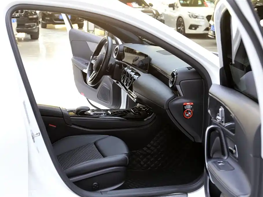 Mercedes-Benz A-Class 2021 — фото 17
