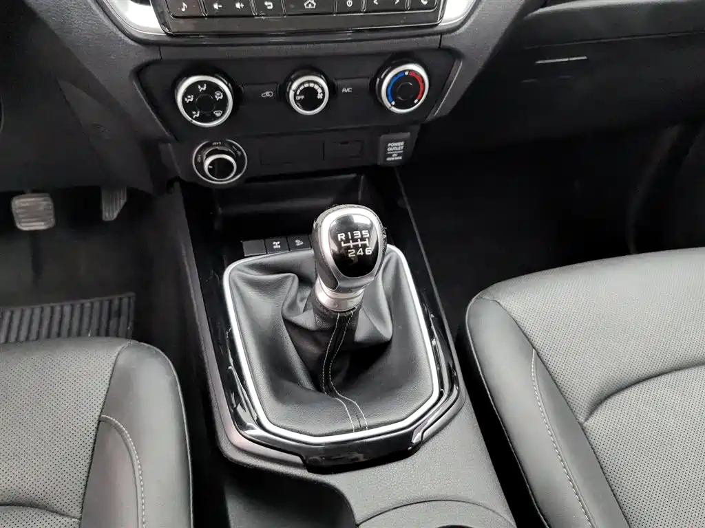 Isuzu D-MAX 2023 — фото 13